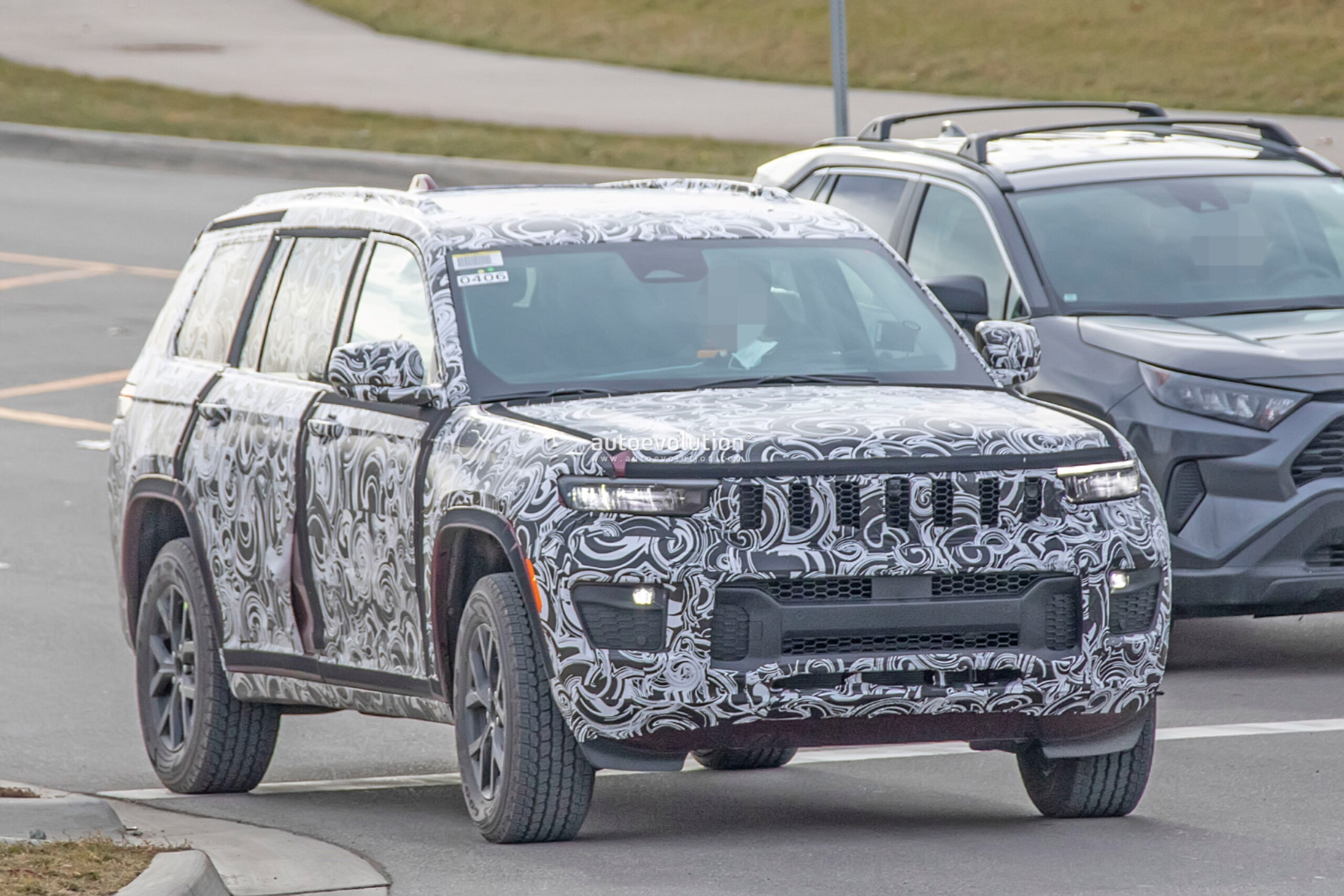 2022 Jeep Grand Cherokee WL Spied With Grand Wagoneer Styling Cues 