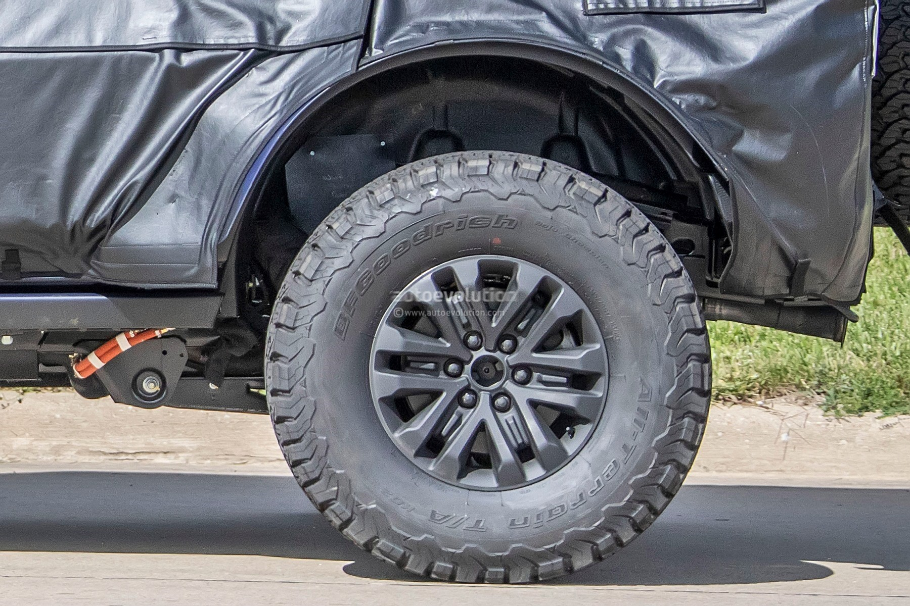 The 2022 Ford Bronco Warthog Looks Too Wide For Narrow Off Road Trails 