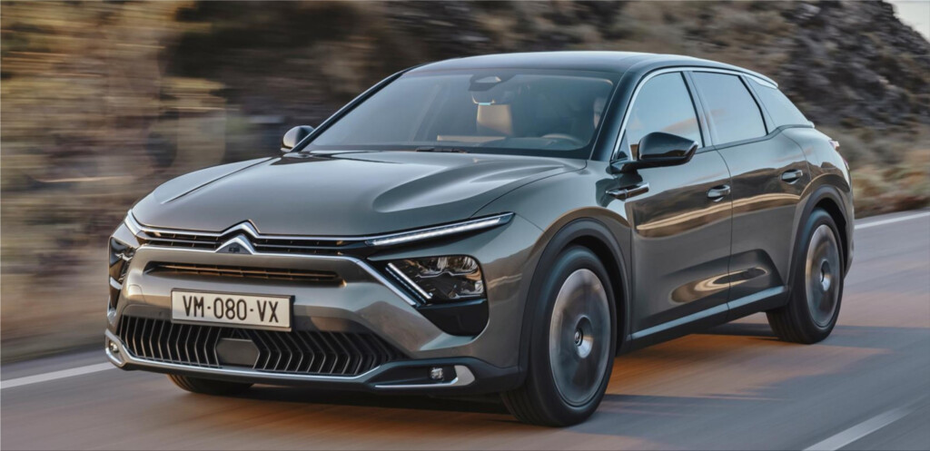 The New 2024 Citroen C5 X Plug in Hybrid Car Division