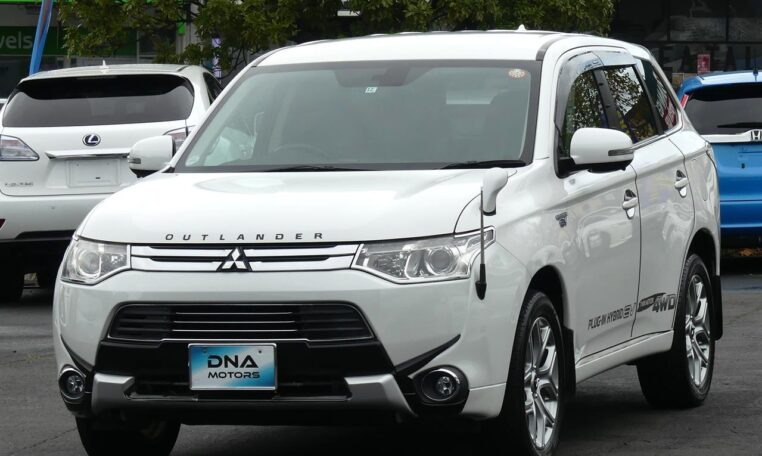 2014 Mitsubishi Outlander PHEV DNA MOTORS Quality Used Cars