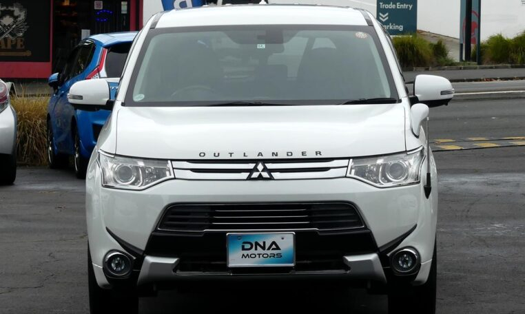 2014 Mitsubishi Outlander PHEV DNA MOTORS Quality Used Cars